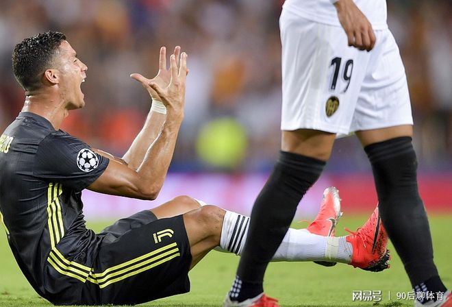 关于萨尔特尔因犯规被红牌罚下，球队遭到影响的信息